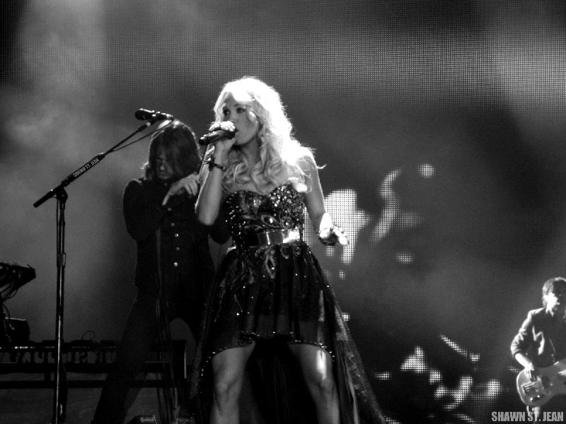 Carrie Underwood with Hunter Hayes at the Webster Bank Arena