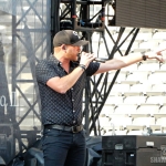 Cole Swindell performing at MetLife Stadium on August 15, 2015.