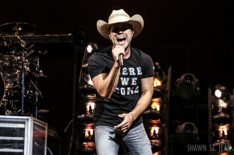 Dustin Lynch opening for Brad Paisley in Hartford on August 6, 2017 / Photo by Shawn St. Jean