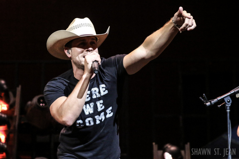 Dustin Lynch opening for Brad Paisley in Hartford on August 6, 2017 / Photo by Shawn St. Jean