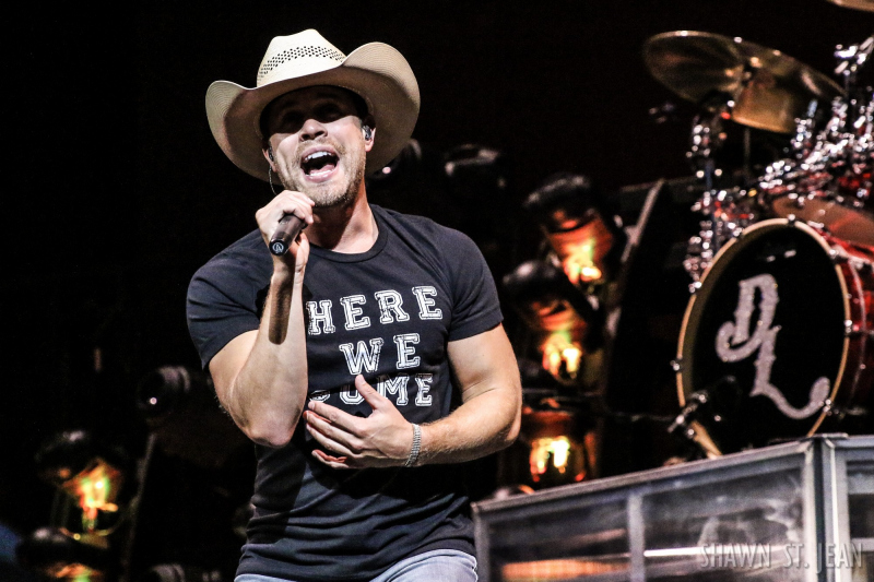 Dustin Lynch opening for Brad Paisley in Hartford on August 6, 2017 / Photo by Shawn St. Jean