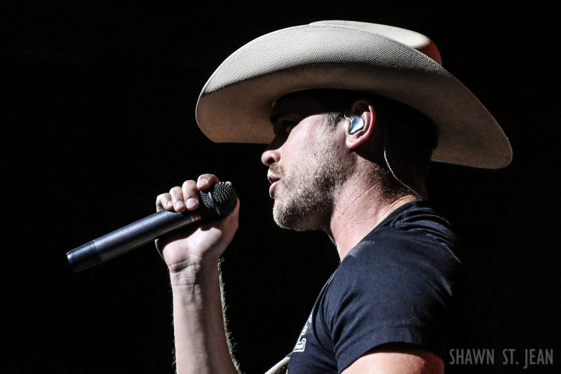 Dustin Lynch opening for Brad Paisley in Hartford on August 6, 2017 / Photo by Shawn St. Jean