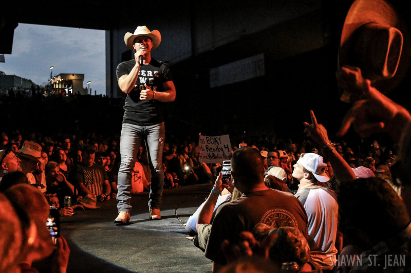 Dustin Lynch opening for Brad Paisley in Hartford on August 6, 2017 / Photo by Shawn St. Jean