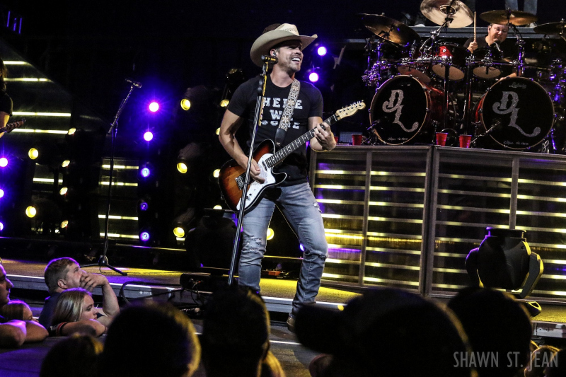 Dustin Lynch opening for Brad Paisley in Hartford on August 6, 2017 / Photo by Shawn St. Jean