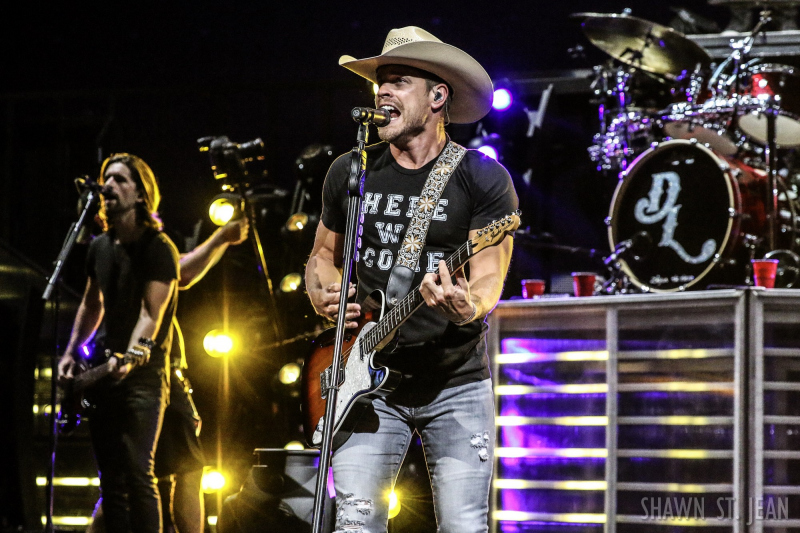 Dustin Lynch opening for Brad Paisley in Hartford on August 6, 2017 / Photo by Shawn St. Jean