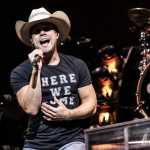 Dustin Lynch opening for Brad Paisley in Hartford on August 6, 2017 / Photo by Shawn St. Jean