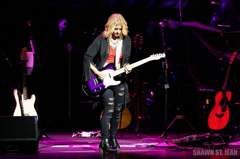 Lindsay Ell on the CMT Next Women of Country Tour at the Beacon Theatre in NYC on January 20, 2016.