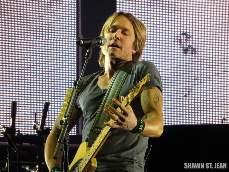 Keith Urban at the Xfinity Theatre in Hartford CT on August 16, 2014.