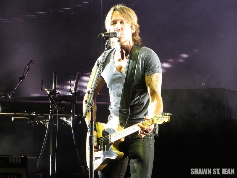 Keith Urban at the Xfinity Theatre in Hartford CT on August 16, 2014.