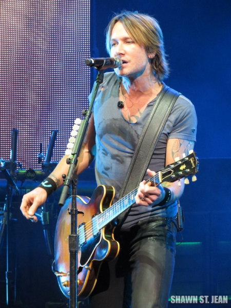 Keith Urban at the Xfinity Theatre in Hartford CT on August 16, 2014.