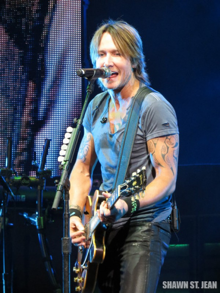 Keith Urban at the Xfinity Theatre in Hartford CT on August 16, 2014.