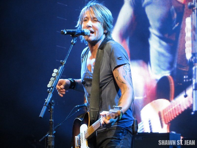 Keith Urban at the Xfinity Theatre in Hartford CT on August 16, 2014.