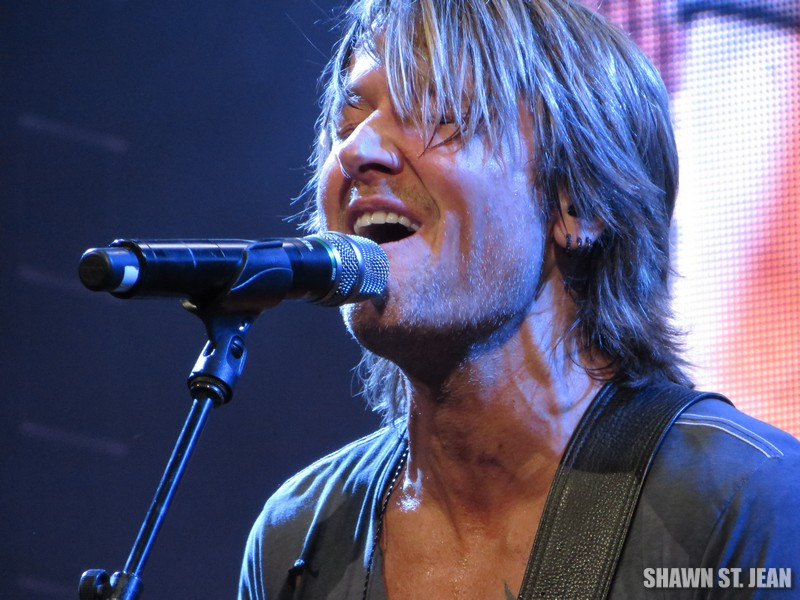 Keith Urban at the Xfinity Theatre in Hartford CT on August 16, 2014.