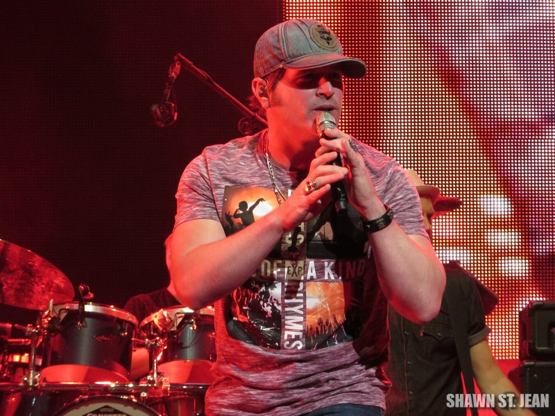 Jerrod Niemann opening for Keith Urban at the Xfinity Theatre in Hartford CT on August 16, 2014.