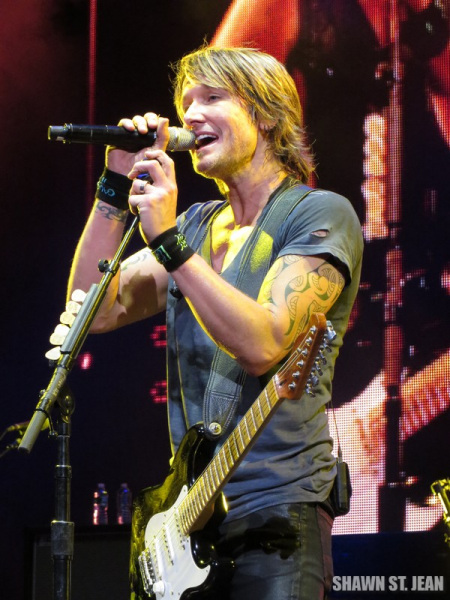 Keith Urban at the Xfinity Theatre in Hartford CT on August 16, 2014.