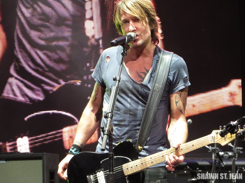Keith Urban at the Xfinity Theatre in Hartford CT on August 16, 2014.