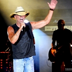 Kenny Chesney performing at MetLife Stadium on August 15, 2015.