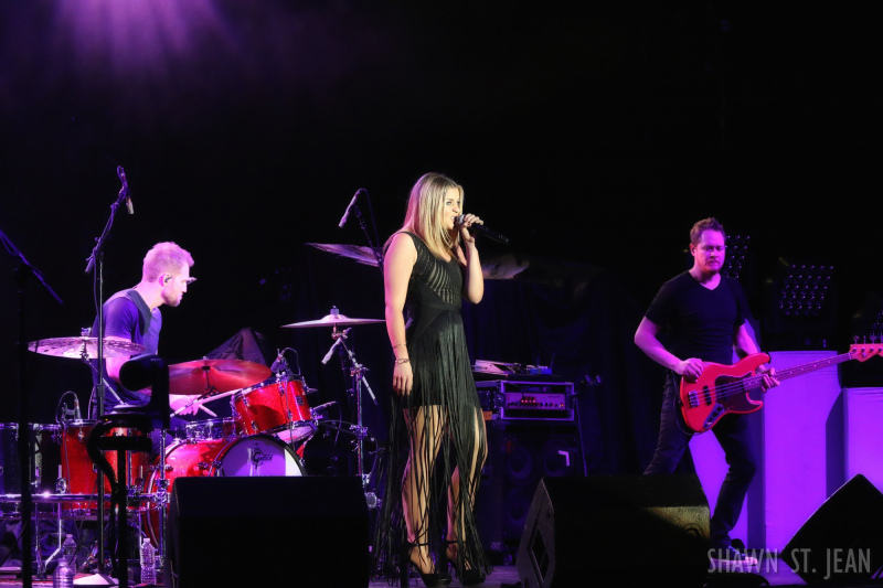 Lauren Alaina opening for Martina McBride in NYC on March 9, 2017.