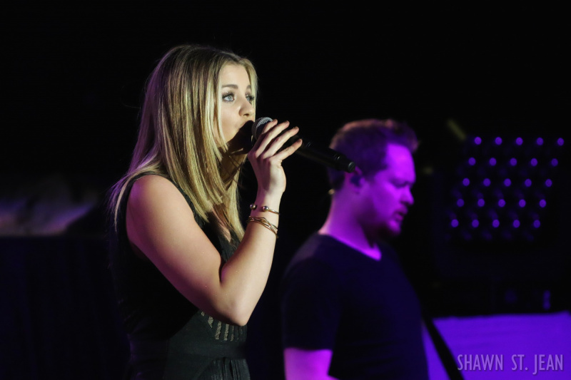 Lauren Alaina opening for Martina McBride in NYC on March 9, 2017.