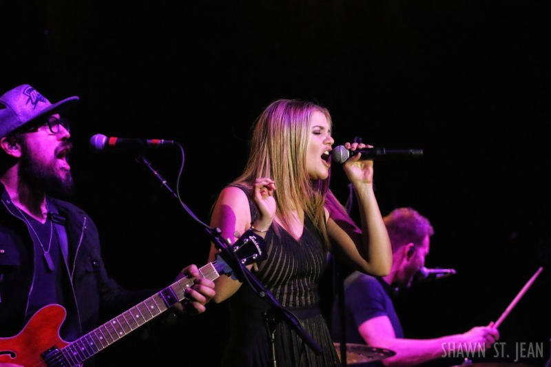 Lauren Alaina opening for Martina McBride in NYC on March 9, 2017.