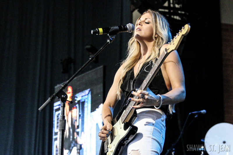 Lindsay Ell opening for Brad Paisley in Hartford on August 6, 2017 / Photo by Shawn St. Jean