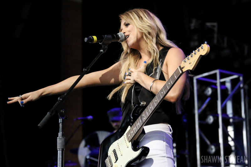 Lindsay Ell opening for Brad Paisley in Hartford on August 6, 2017 / Photo by Shawn St. Jean