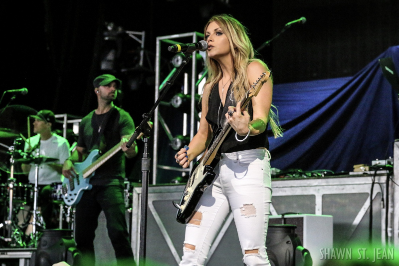 Lindsay Ell opening for Brad Paisley in Hartford on August 6, 2017 / Photo by Shawn St. Jean