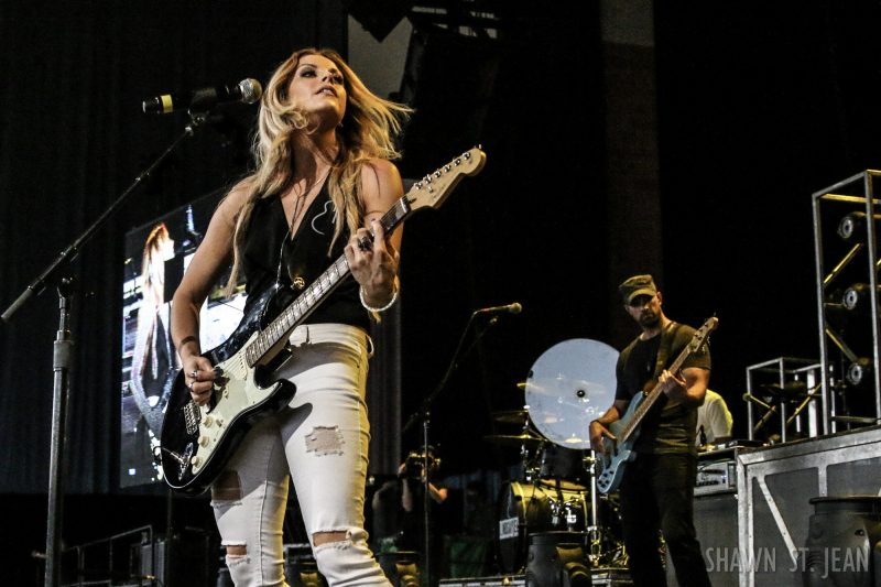 Lindsay Ell opening for Brad Paisley in Hartford on August 6, 2017 / Photo by Shawn St. Jean