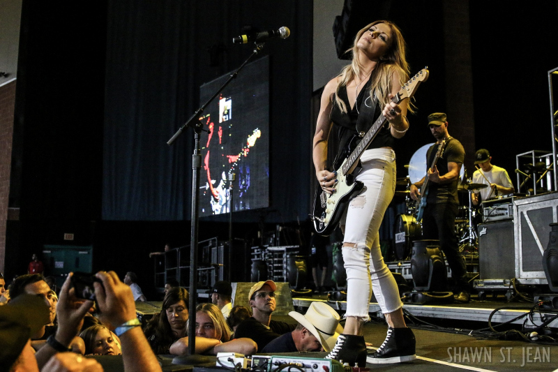 Lindsay Ell opening for Brad Paisley in Hartford on August 6, 2017 / Photo by Shawn St. Jean
