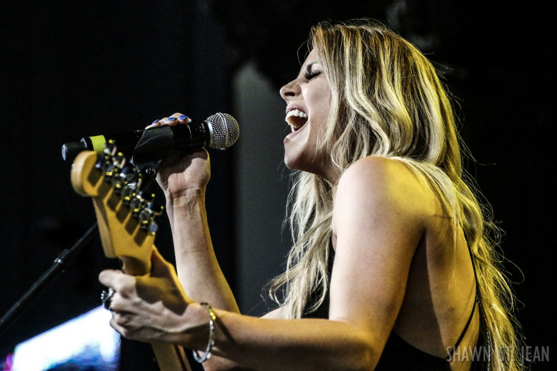 Lindsay Ell opening for Brad Paisley in Hartford on August 6, 2017 / Photo by Shawn St. Jean