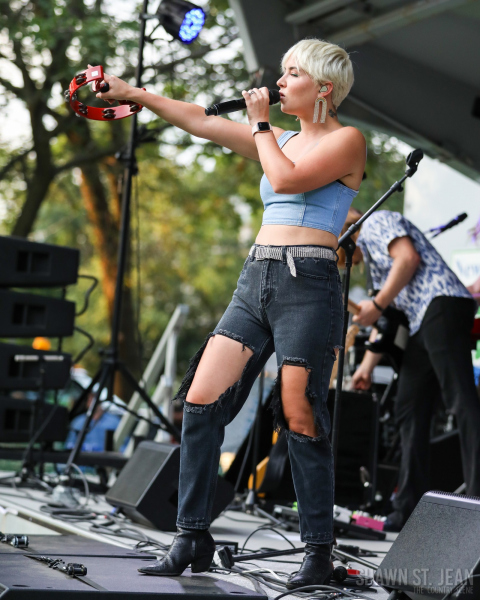 Maggie Rose with Them Vibes at CT Folk's 'Folk at the Edge' concert series in New Haven CT on July 22, 2021. Photo by Shawn St. Jean