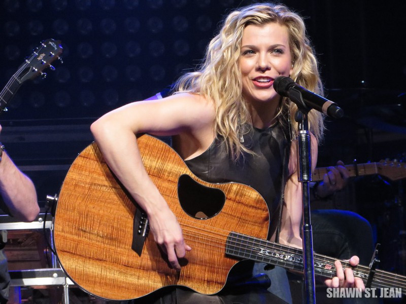 The Band Perry at the Oakdale Theatre on May 1, 2014