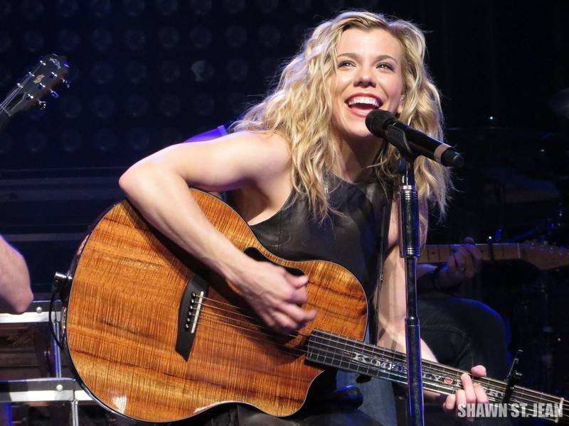 The Band Perry at the Oakdale Theatre on May 1, 2014