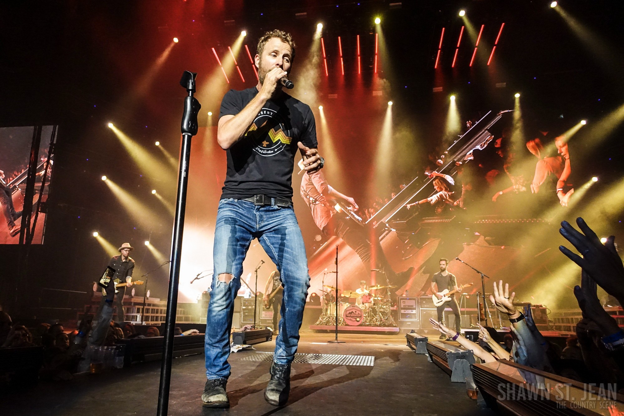 Dierks Bentley at Madison Square Garden, September 8, 2018 / Photo by Shawn St. Jean